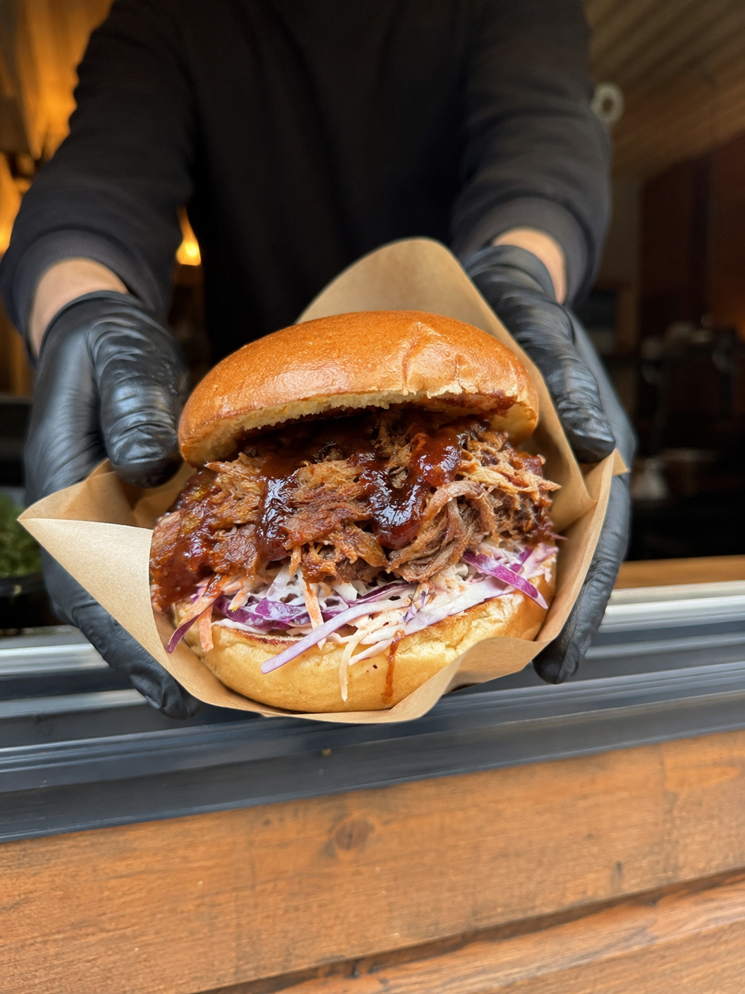 Pulled Pork Burger mit Pommes